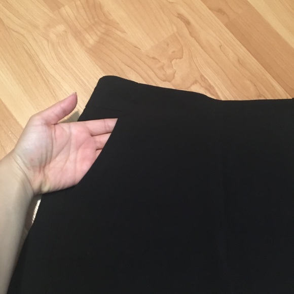 Black shorts with pockets (25) - Picture 2 of 7